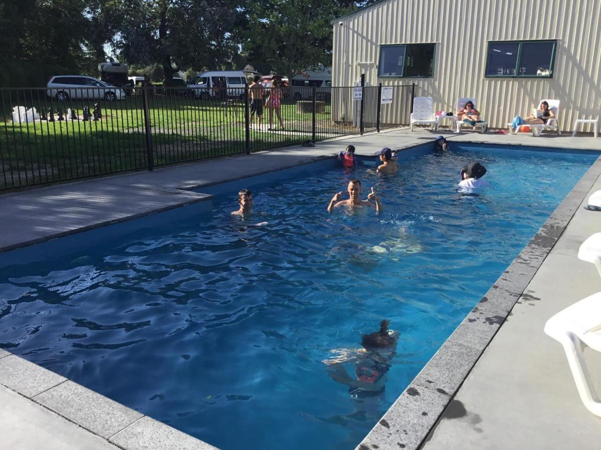 Otorohanga Kiwi Holiday Park ภายนอก รูปภาพ