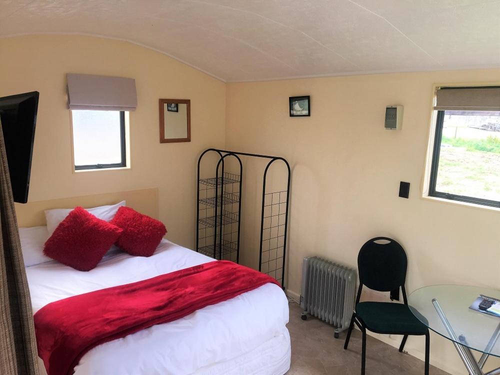Otorohanga Kiwi Holiday Park ภายนอก รูปภาพ