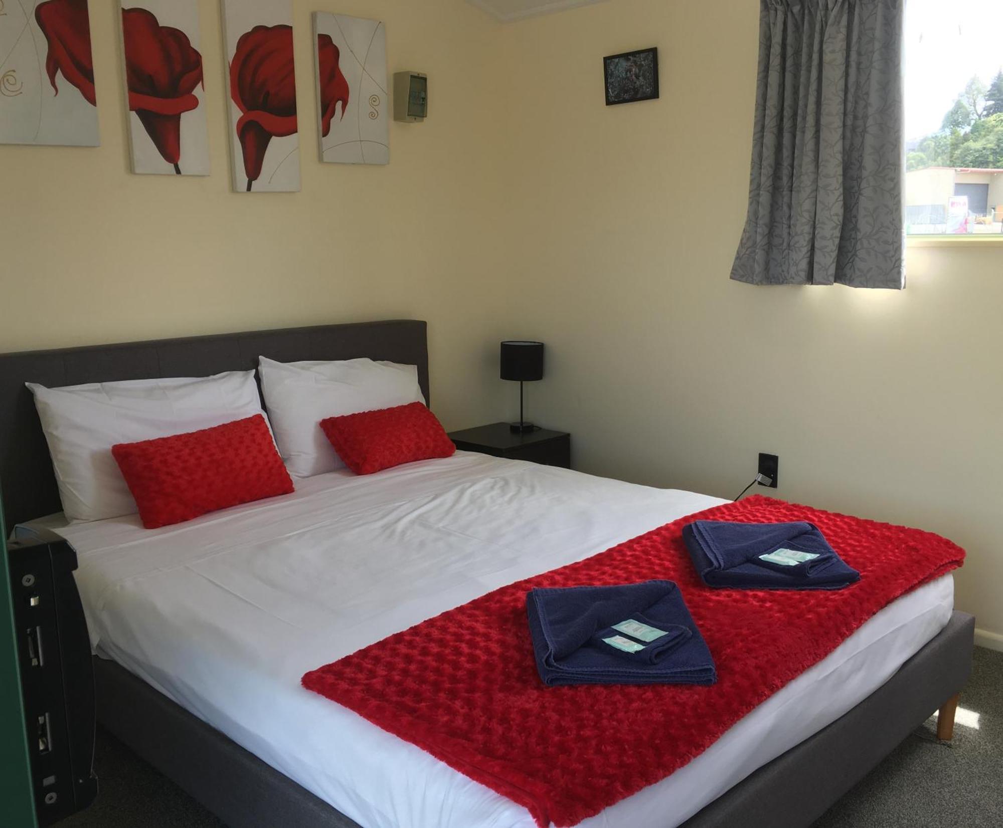 Otorohanga Kiwi Holiday Park ภายนอก รูปภาพ