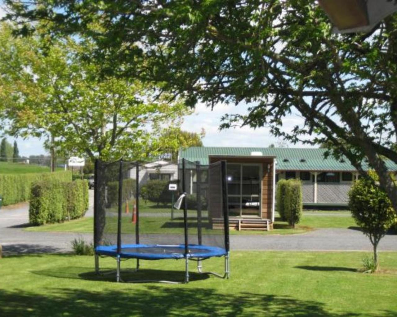 Otorohanga Kiwi Holiday Park ภายนอก รูปภาพ