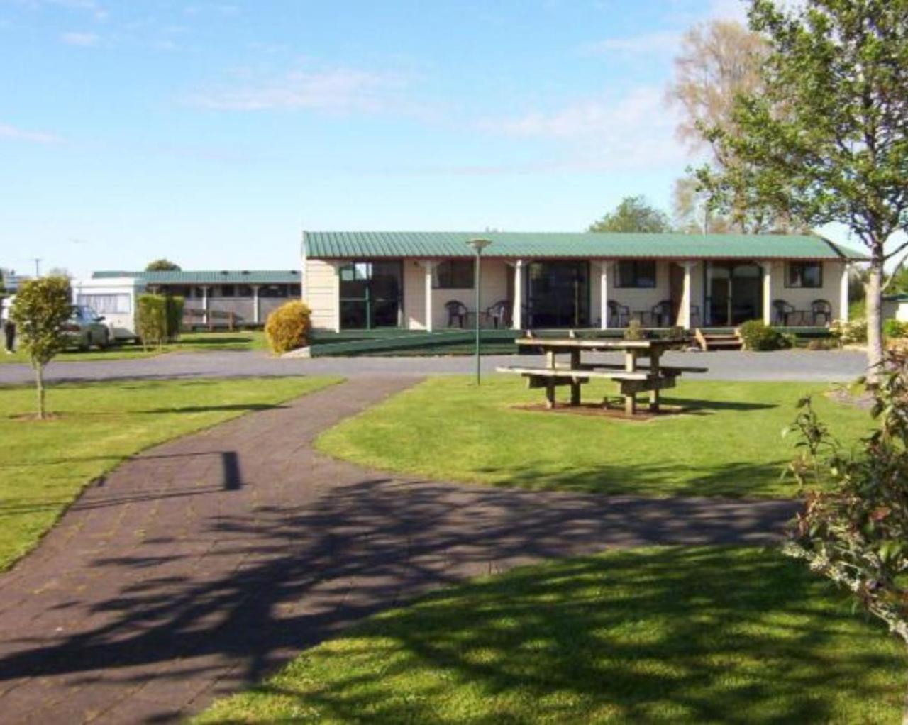 Otorohanga Kiwi Holiday Park ภายนอก รูปภาพ